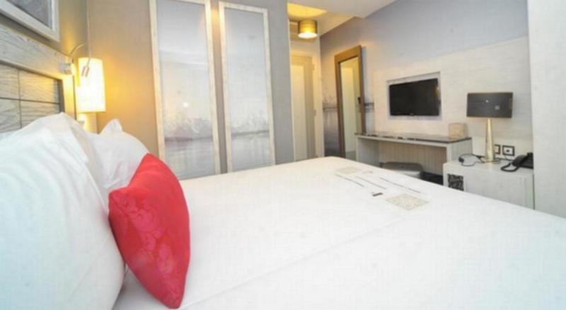 Standard Doppel Zimmer mit Balkon Le Trianon Luxury Hotel & Spa