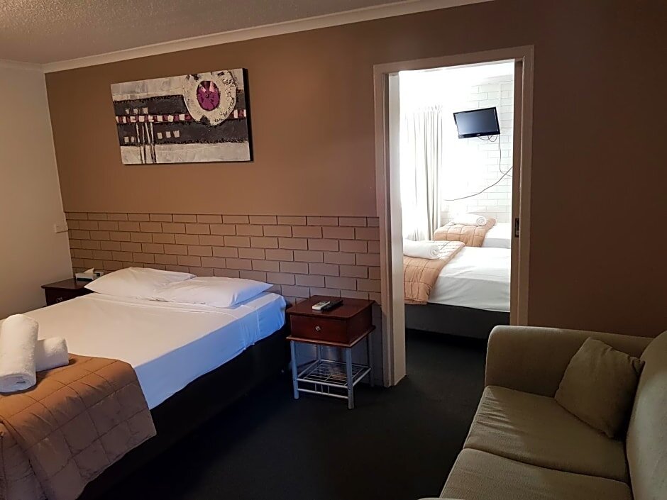 Comfort room Centrepoint Motor Inn