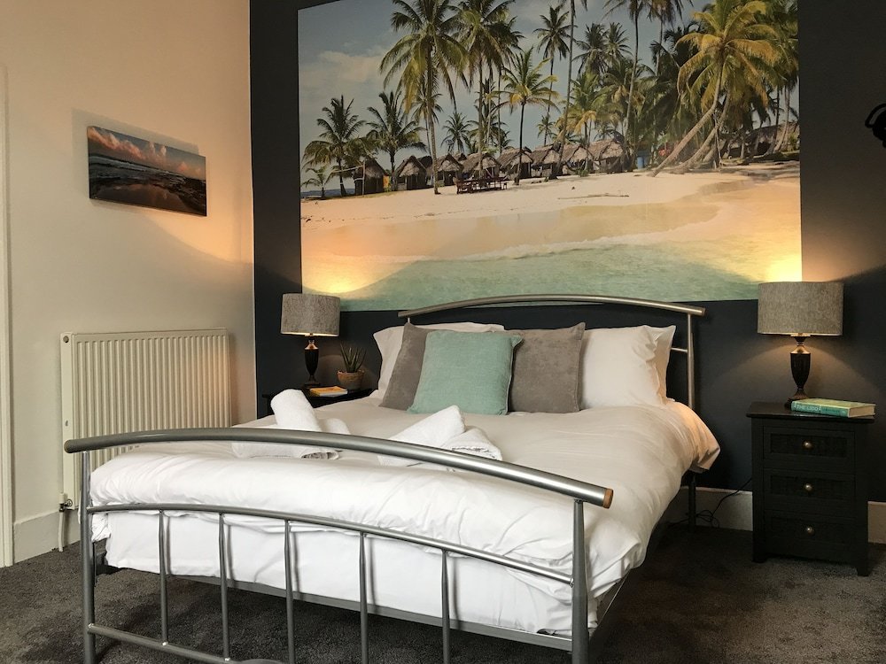 Cabaña Confort Bright Spacious 3-bed With Office & Patio, Preston