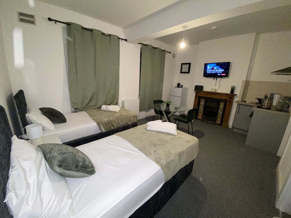 Standard Suite Cosy 3BD Guesthouse. Private Bathrooms