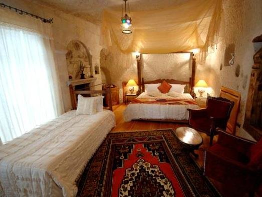 Кровать в общем номере Mithra Cave Hotel