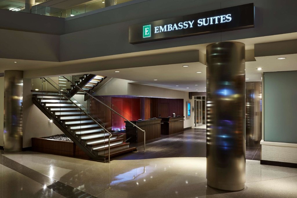 Двухместный люкс Embassy Suites by Hilton Washington DC Chevy Chase Pavilion