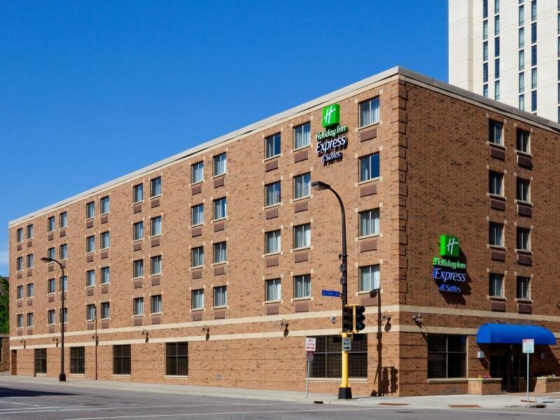 Двухместный люкс Holiday Inn Express Hotel & Suites Minneapolis-Downtown Convention Center, an IHG Hotel