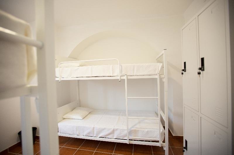 Кровать в общем номере HI Évora - Pousada de Juventude