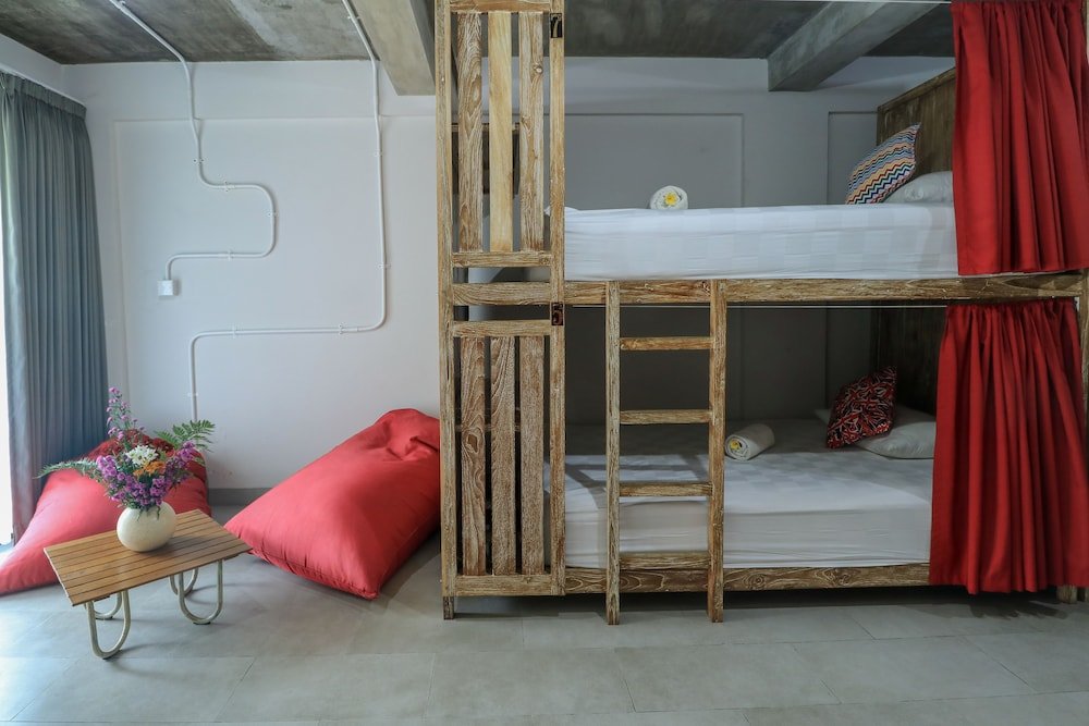 Cama en dormitorio compartido (dormitorio compartido femenino) Base Guesthouse and Hostel