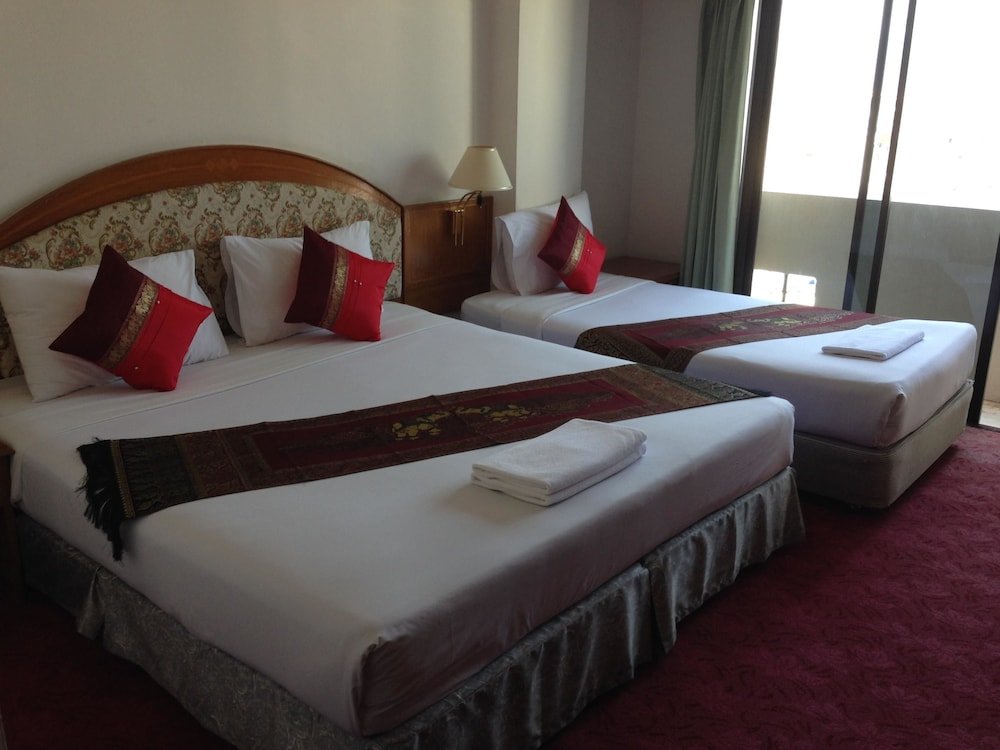 Standard Dreier Familie Zimmer 1 Schlafzimmer mit Balkon Hatyai Merridian Hotel
