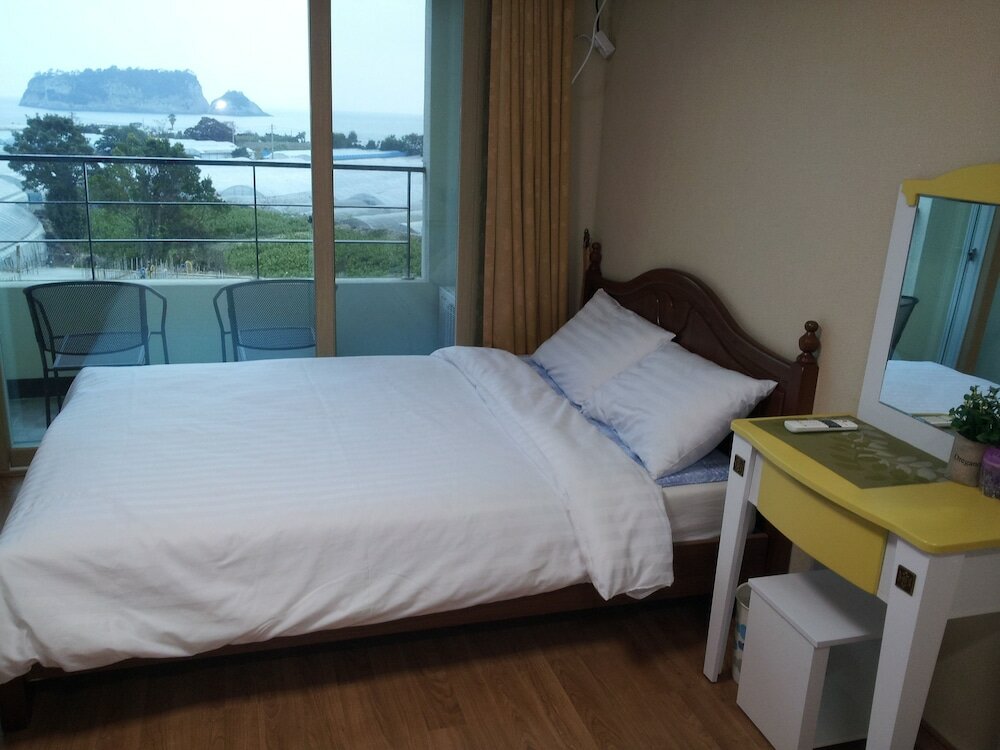 Двухместный номер Standard с балконом Jeju Bada Wi Olle Pension