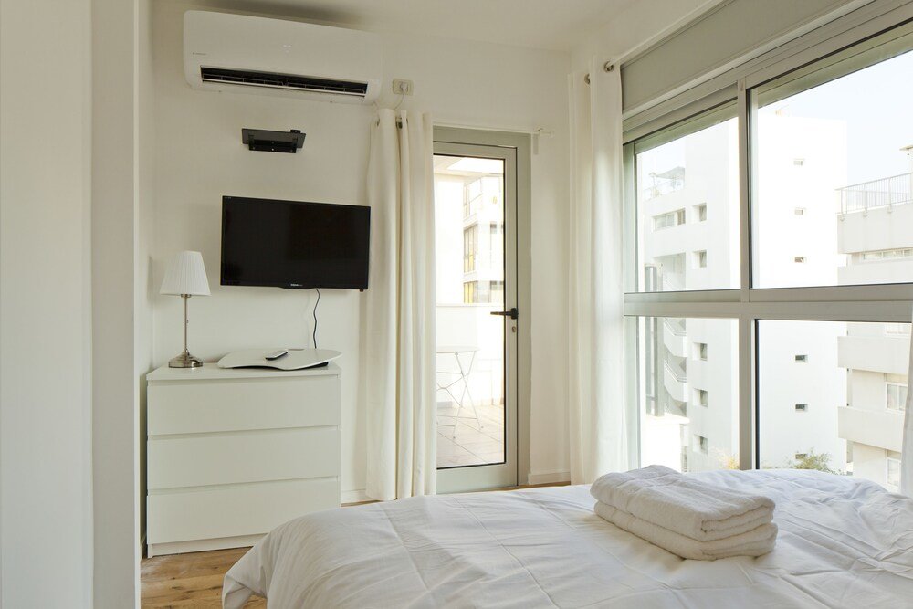 Standard Zimmer TLV Suites by the sea 3 Rooms