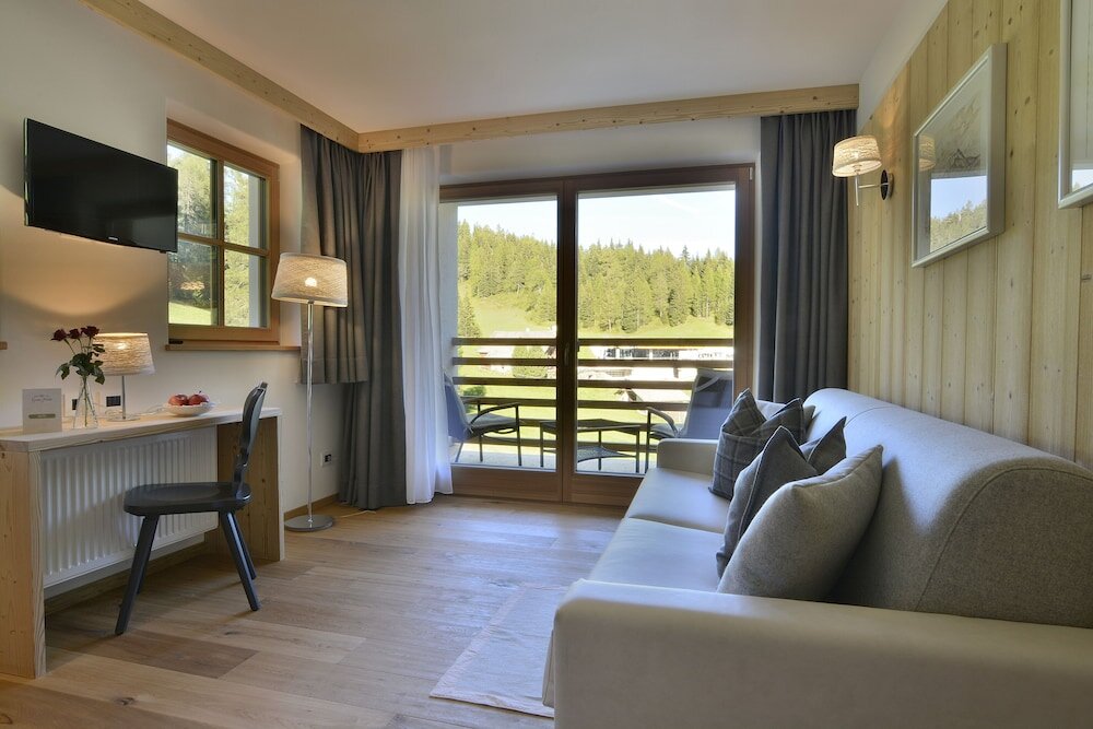 Двухместный номер Standard c 1 комнатой с балконом и с видом на горы Alpine Hotel Gran Foda'