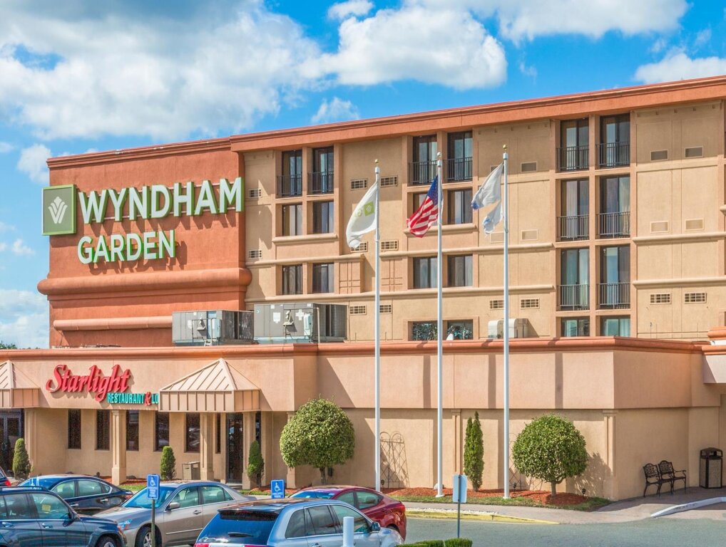 Junior suite Wyndham Garden Hotel Newark Airport
