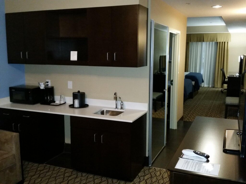 Quadruple suite Holiday Inn Express and Suites Atascocita - Humble - Kingwood, an IHG Hotel