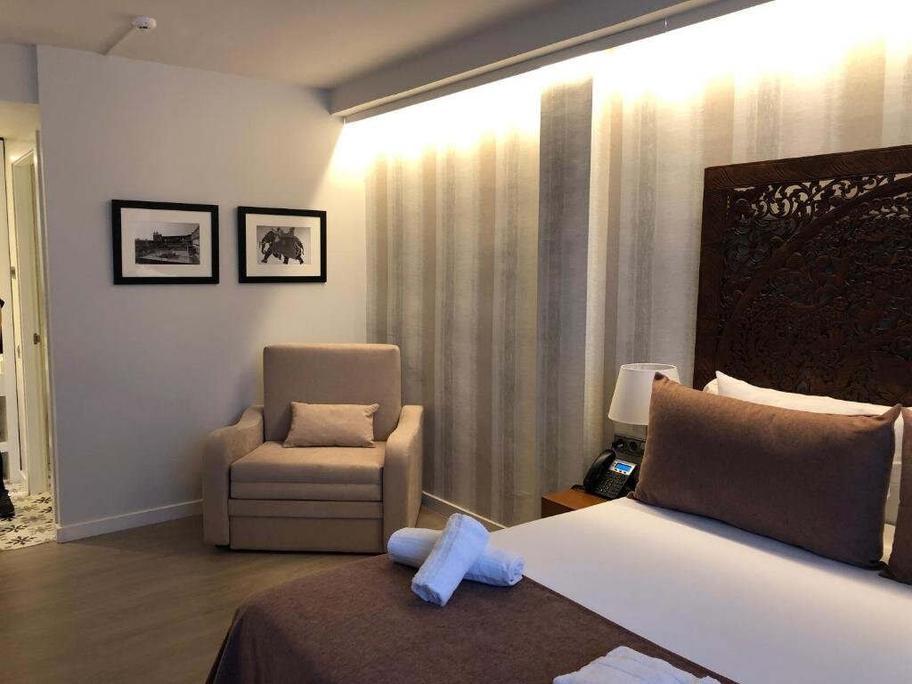 Трёхместный номер Standard Serennia Fira Gran Via Exclusive Rooms