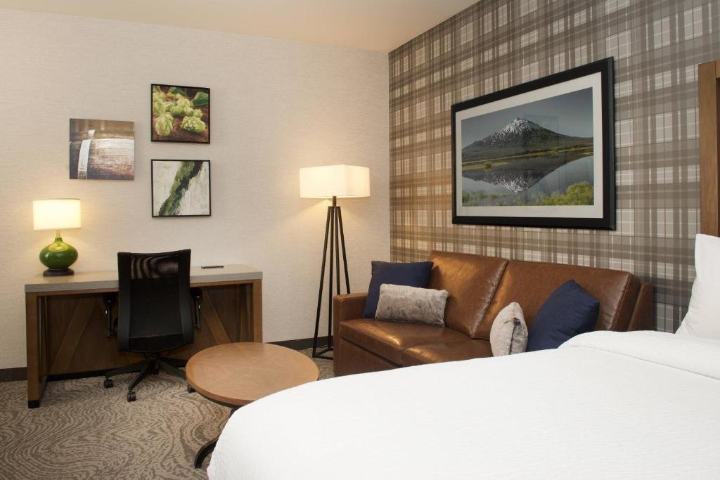 Люкс Deluxe SpringHill Suites by Marriott Bend