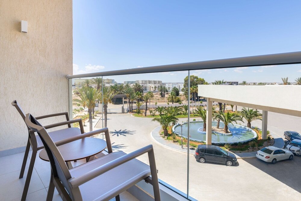 Семейный номер Standard с балконом Hilton Skanes Monastir Beach Resort