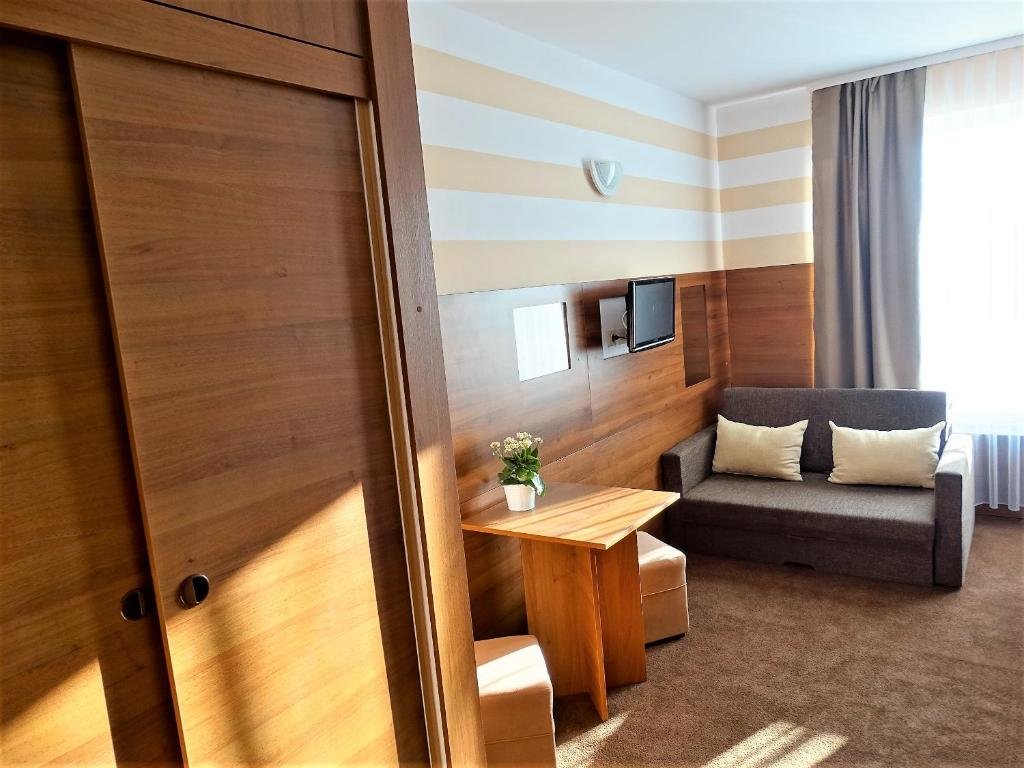 Standard triple chambre MAX Apartamenty - Pokoje - Domki - Restauracja - Basen
