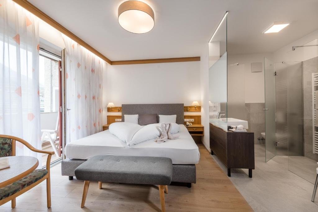 Standard Doppel Zimmer mit Bergblick Hotel Wilma