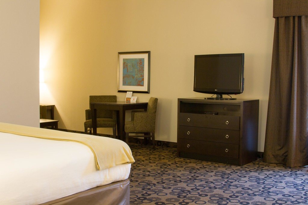 Двухместный номер Standard Holiday Inn Express & Suites - Cleveland Northwest, an IHG Hotel