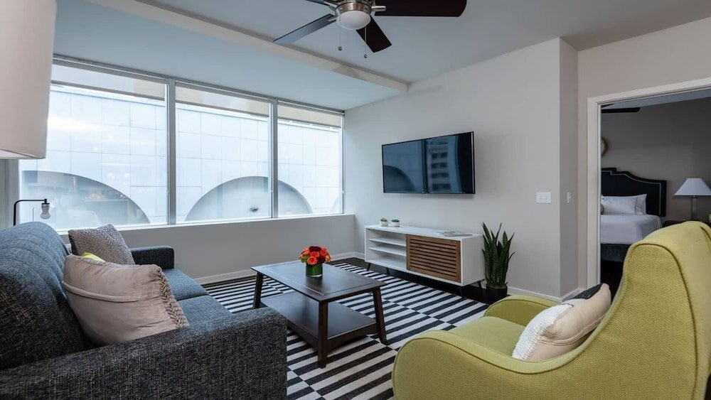 Apartment Downtown Dallas CozySuites w/ roof pool, gym #2