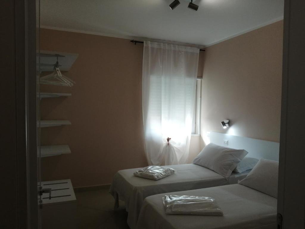 2 Bedrooms Apartment with balcony Apartment Laura-2
