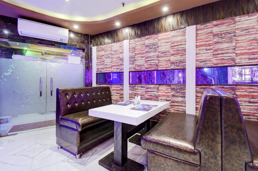 Oasis Hotel Панихати