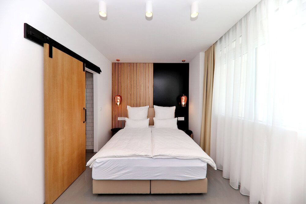 Номер Luxury White Rooms by Belmont Realty