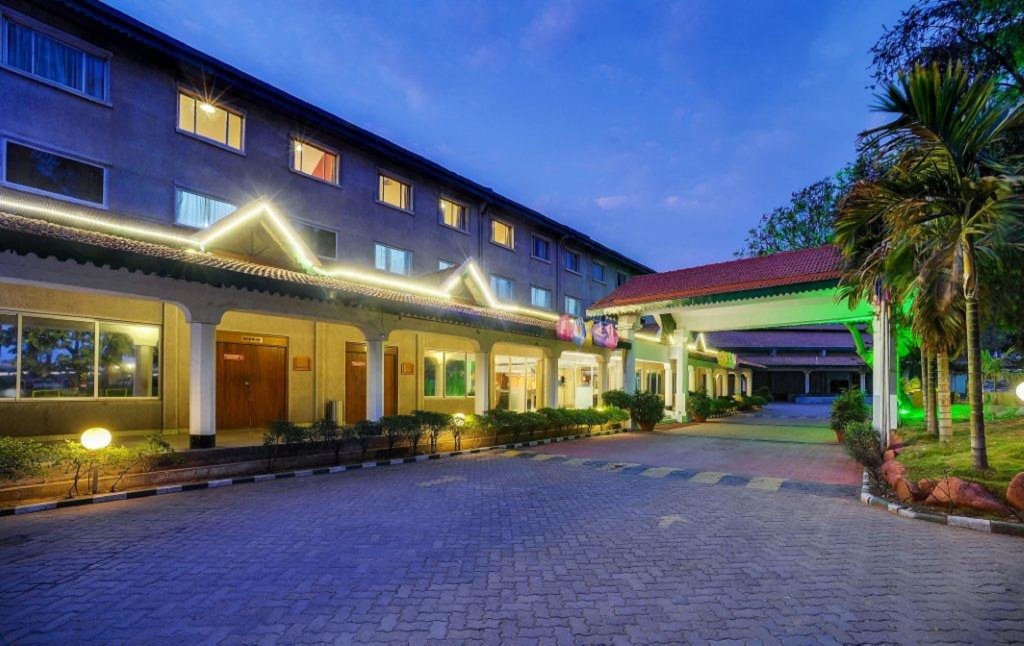 Люкс Ramee Guestline Hotel Bangalore
