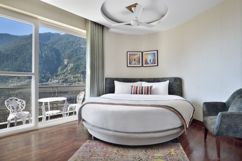 Superior Doppel Zimmer mit Balkon und mit Bergblick Justa Grand View Resort & Spa, Manali