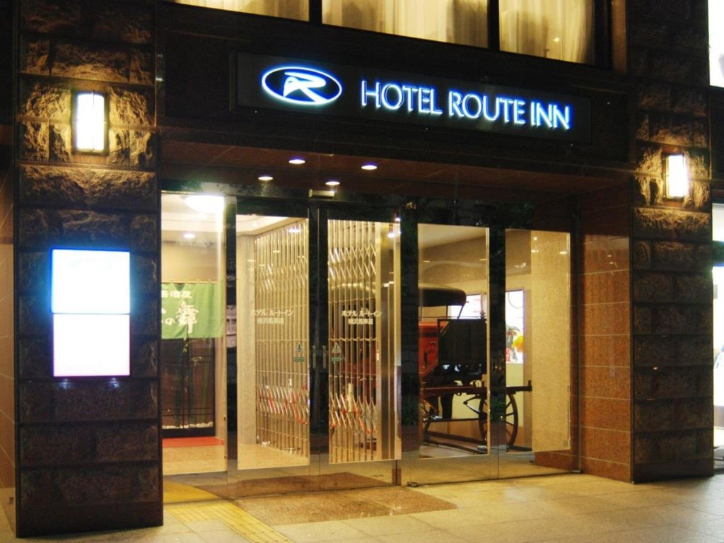 Кровать в общем номере Hotel Route-Inn Yokohama Bashamichi