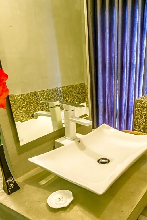 Superior Double room with balcony Double Leaf Boutique Hotel