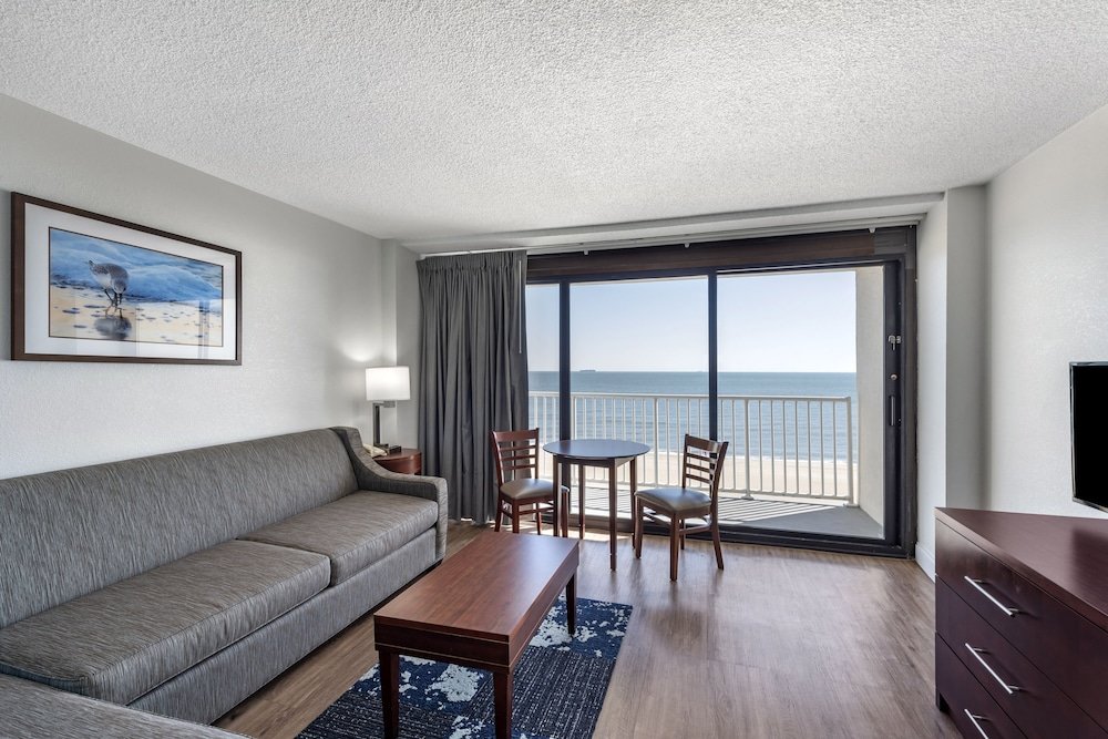 Standard suite Coastal Hotel & Suites Virginia Beach - Oceanfront