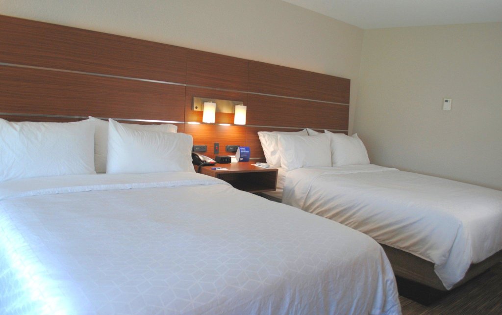 Четырёхместный номер Standard Holiday Inn Express & Suites - Columbia City, an IHG Hotel