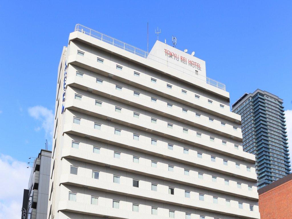 Кровать в общем номере Kobe Sannomiya Tokyu REI Hotel