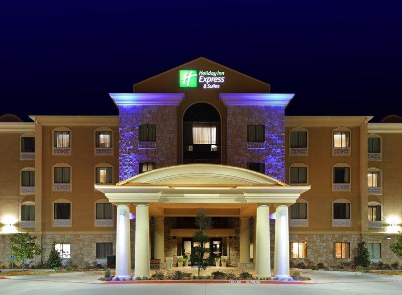 Кровать в общем номере Holiday Inn Express Hotel & Suites Texarkana East, an IHG Hotel