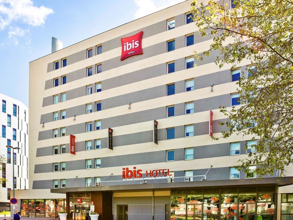 Ibis centre. Отели Дижона. Фото хотел Ибис.