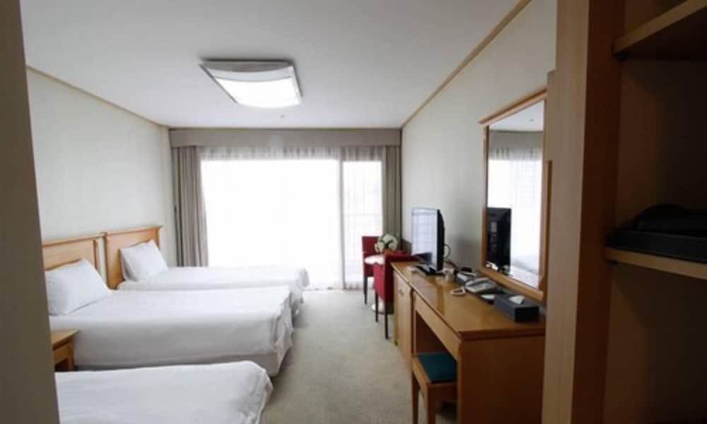 Superior Triple room Busan  Arpina Hotel