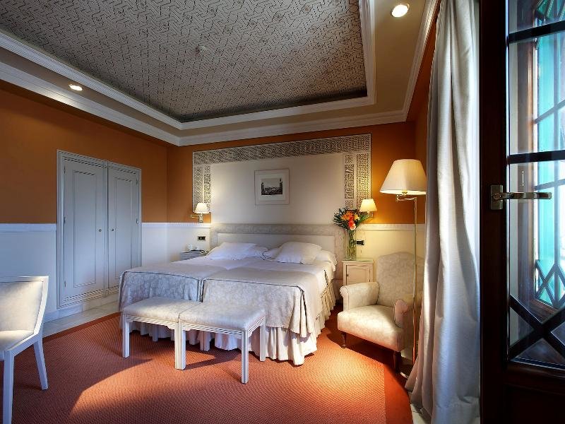 Двухместный номер Standard Hotel Alhambra Palace