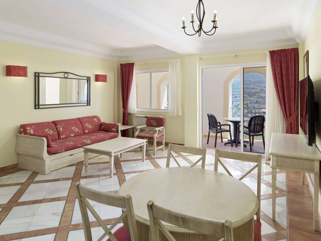 Люкс с 2 комнатами с видом на горы Hotel Las Águilas Tenerife, Affiliated by Meliá