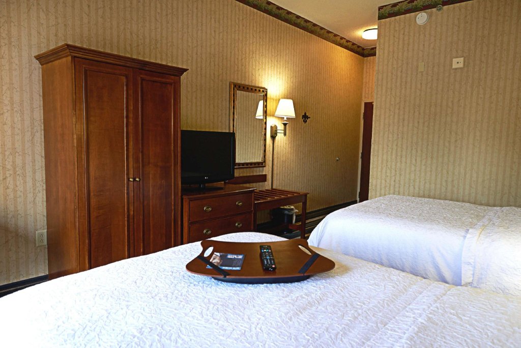 Двухместный люкс Hampton Inn & Suites Scottsburg