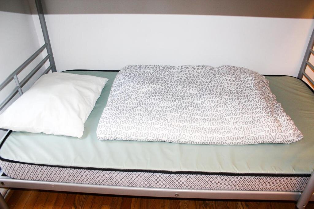 Кровать в общем номере (женский номер) Auberge L'Apero