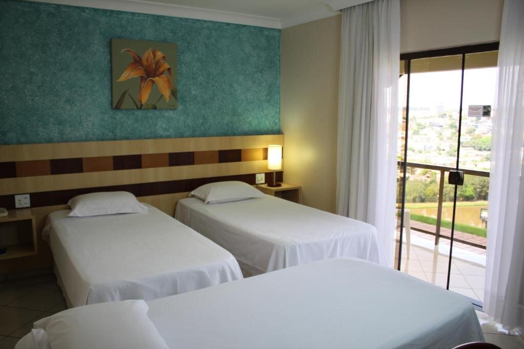 Standard Triple room with lake view Hotel Lago Dourado