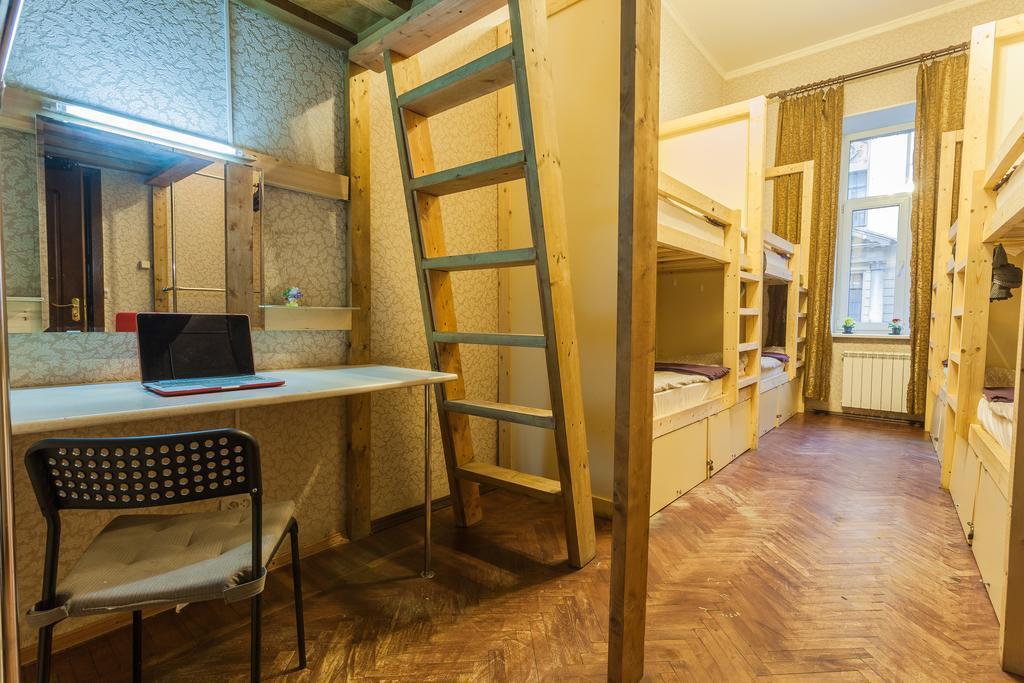 Хостелы города санкт петербург. Netizen Hostel Санкт-Петербург. Хостел 228 Питер. Хостел Мухина 118. Хостел матрица Питер Политех.