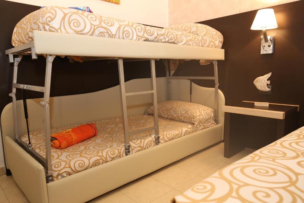 Cama en dormitorio compartido (dormitorio compartido femenino) Miramare Scilla GYH Luxury