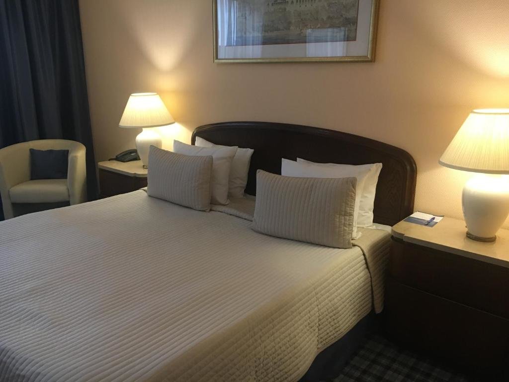 Номер Standard Booking Hotel Crown Piast & Spa