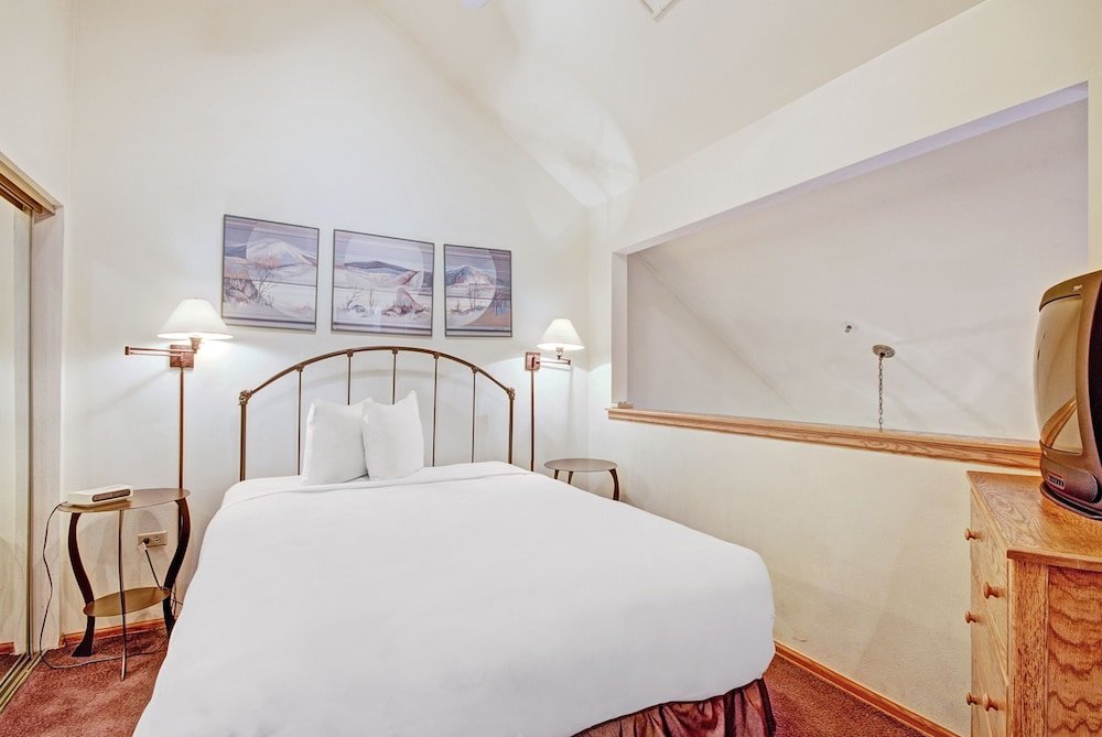 Studio Downtown Breckinridge Studio With Master Loft Sleeps 4 1 Bedroom Condo by RedAwning