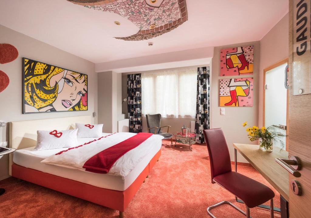 Standard Doppel Zimmer mit Balkon Malerwinkl Wirtshaus & Kunsthotel