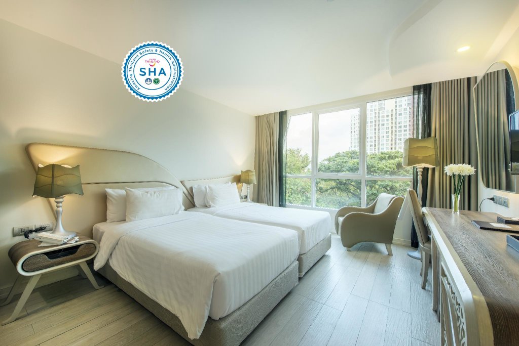 Кровать в общем номере с видом на парк Le Tada Parkview Hotel - SHA Plus