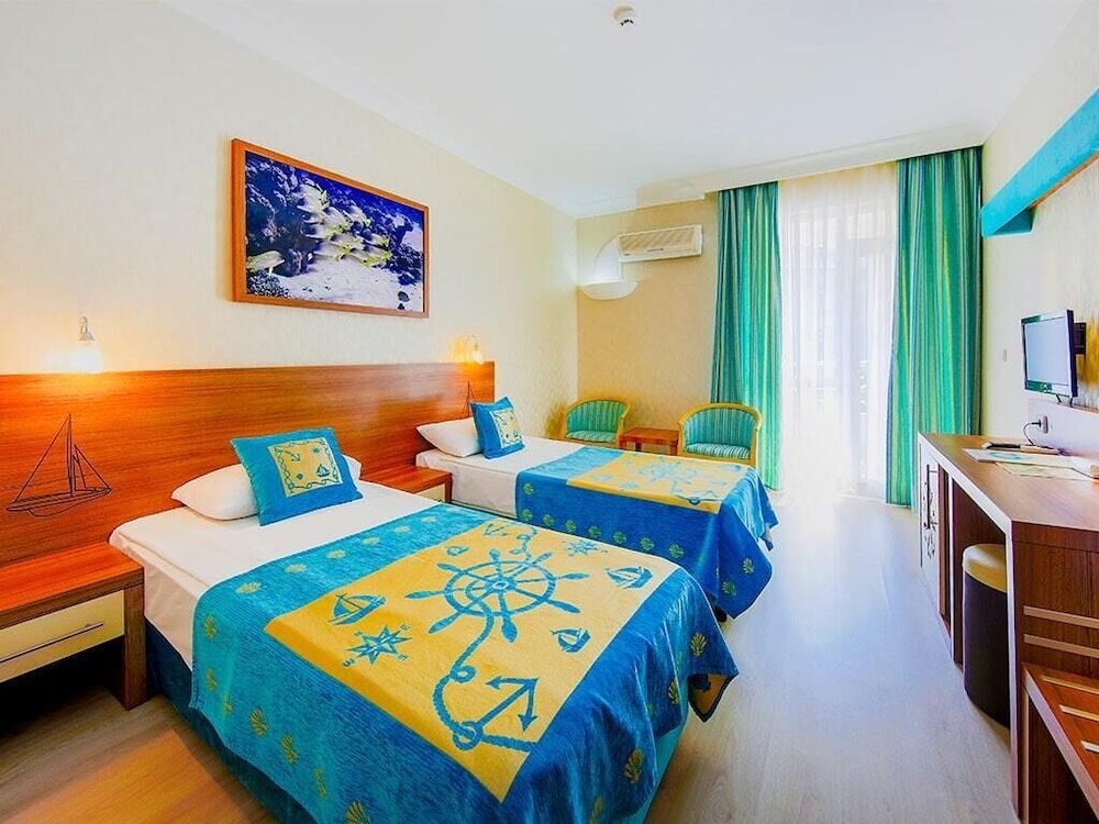 Трёхместный семейный номер Standard с 2 комнатами Miarosa Kemer Beach