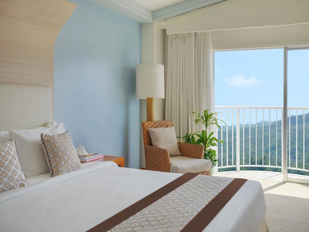 Standard room Crowne Plaza Resort Saipan