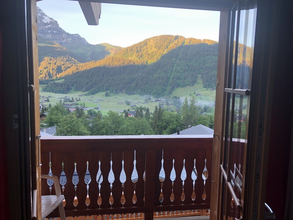Шале с 4 комнатами с балконом Chalet Edelweiss Breathtaking Glacier View