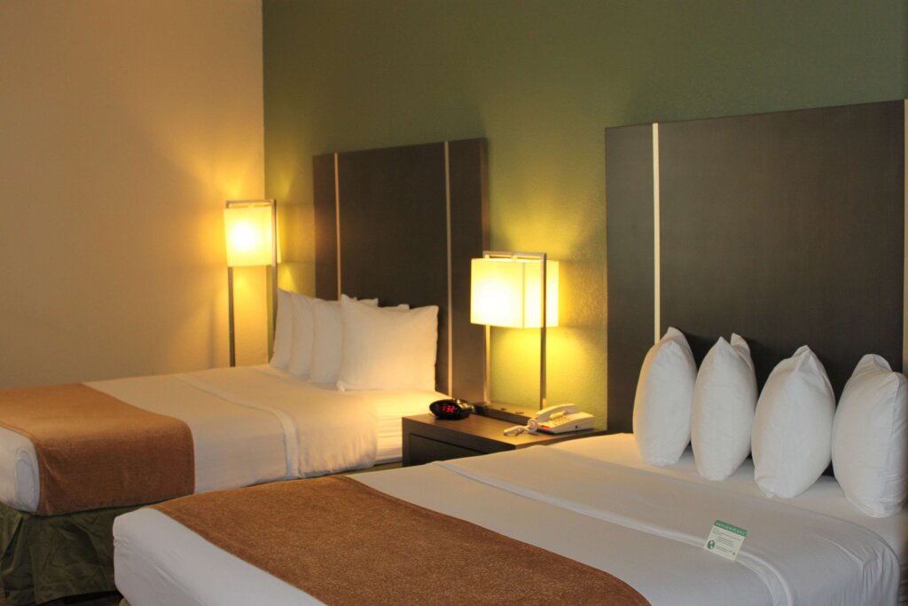 Standard Quadruple room Best Western Plus North Houston Inn & Suites